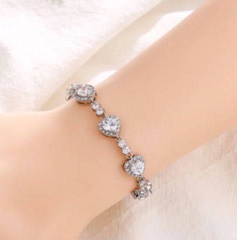 5 Valuable Tips: How to Buy the Wholesale Jewelry?