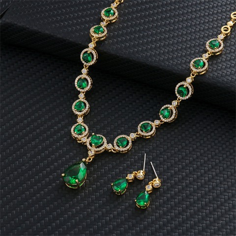 Nostalgic Glamour: Vintage and Retro Fashion Jewelry