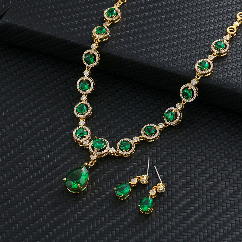 Nostalgic Glamour: Vintage and Retro Fashion Jewelry