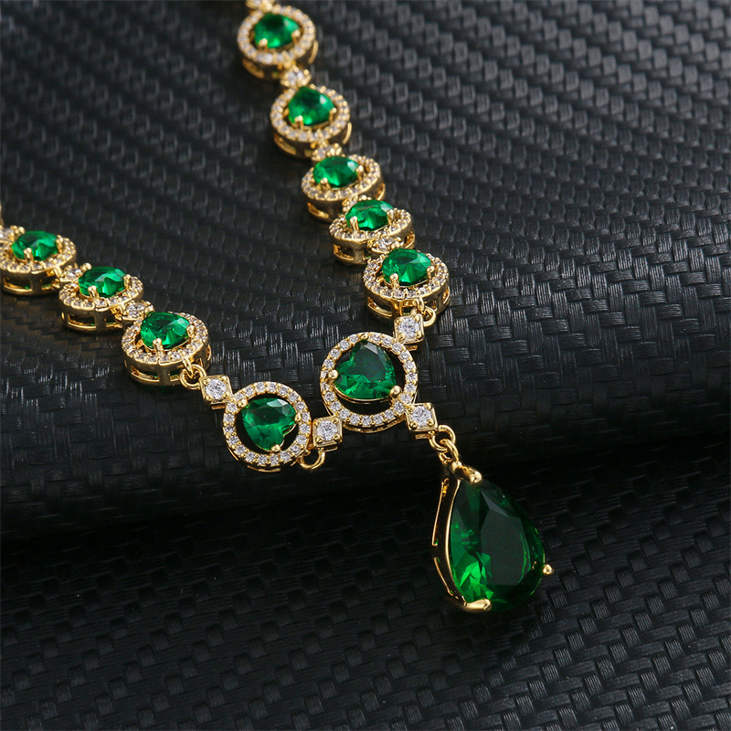 Nostalgic Glamour: Vintage and Retro Fashion Jewelry