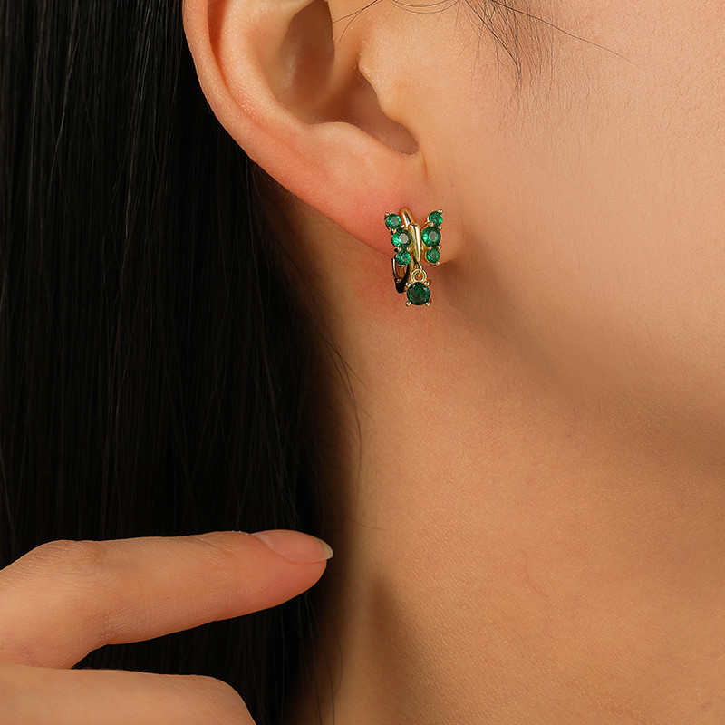 What are the basic accessories that girls need?