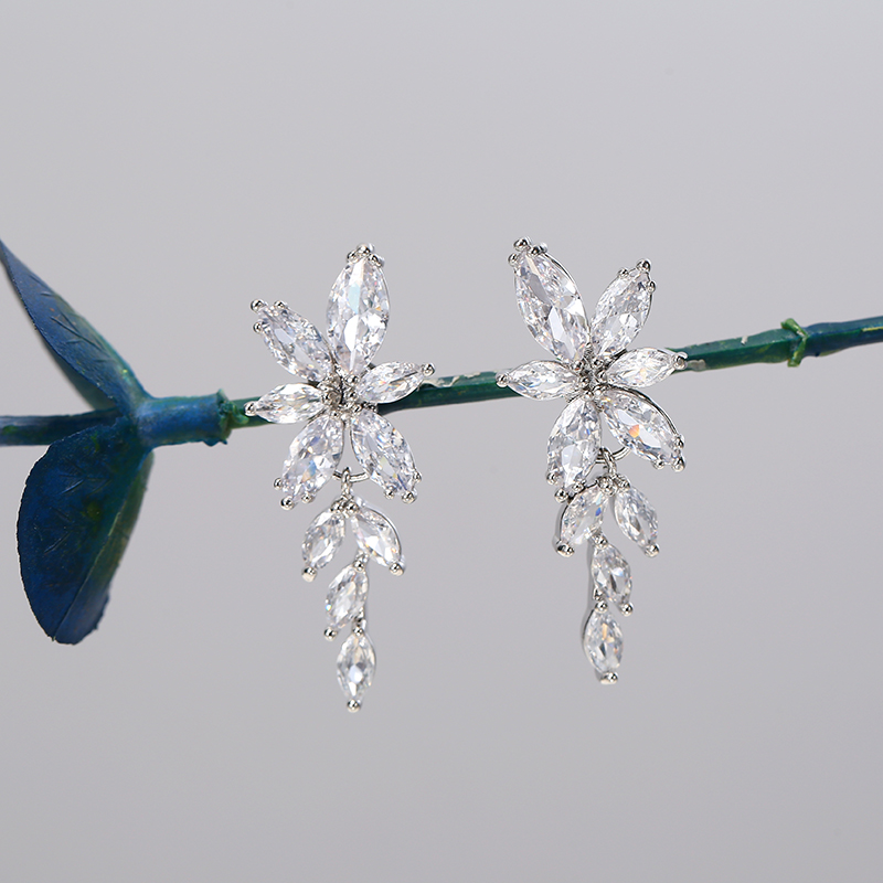 Light luxe zircon earrings bridal earrings fashion accessories wholesale，customizable